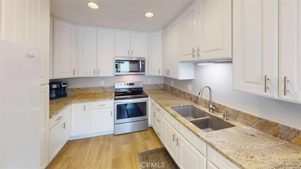 11043 Sherman Way photo 25