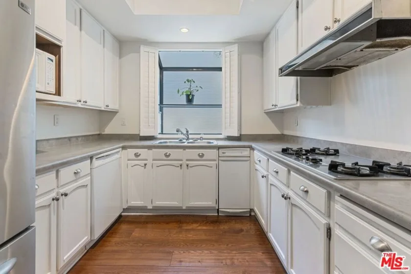 2031 S Bentley Avenue #107 photo 11