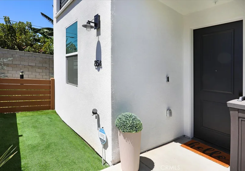 854 S Harbor Boulevard photo 4