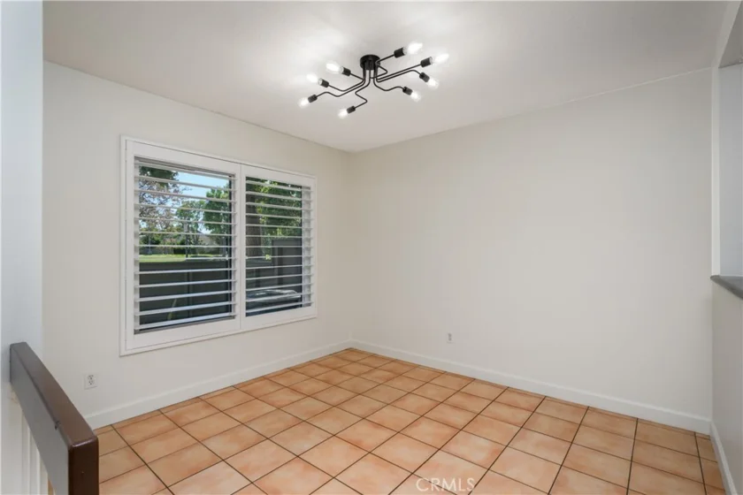 1352 N Mako photo 10