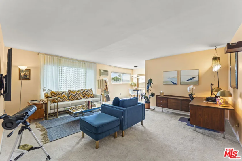 960 Larrabee Street #222 photo 2