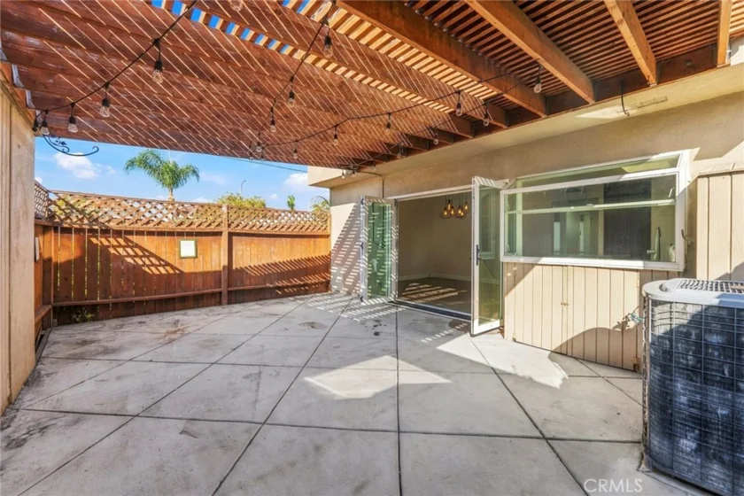 4435 Larwin photo 22
