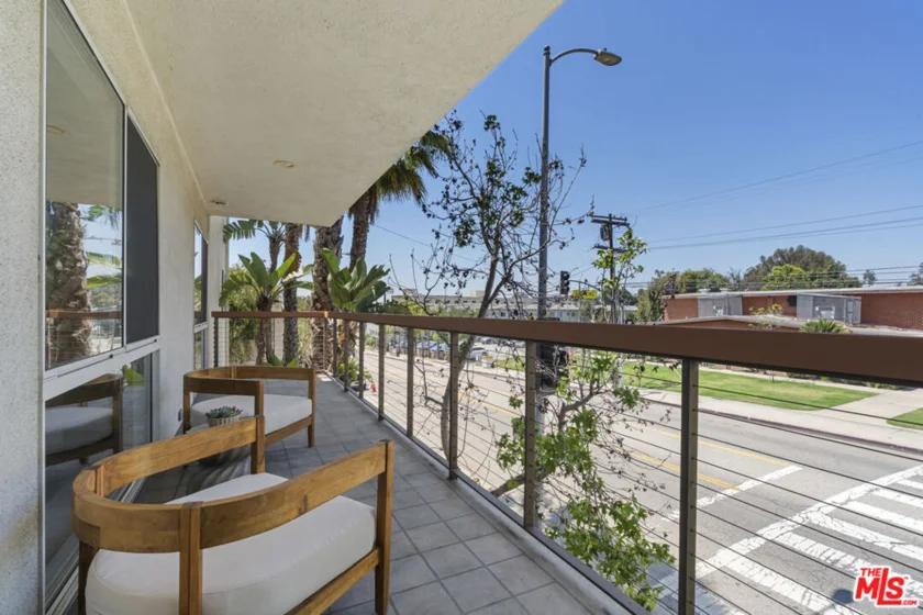 330 S Barrington Avenue #201 photo 32