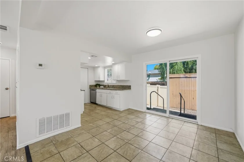 3469 Columbia photo 12