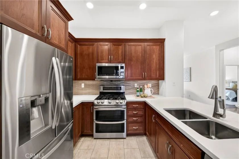 2256 Clark photo 20