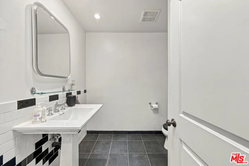 949 N Kings Road #309 photo 23