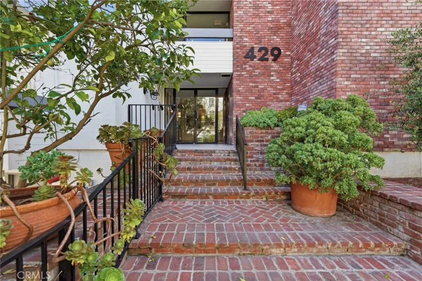 429 N Oakhurst Drive #301 photo 2