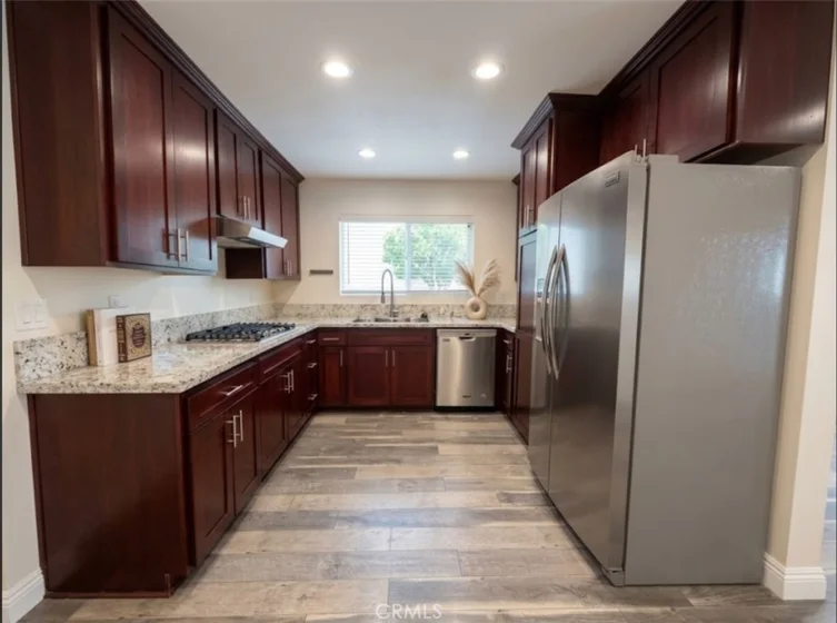 5354 Lindley #204 photo 6
