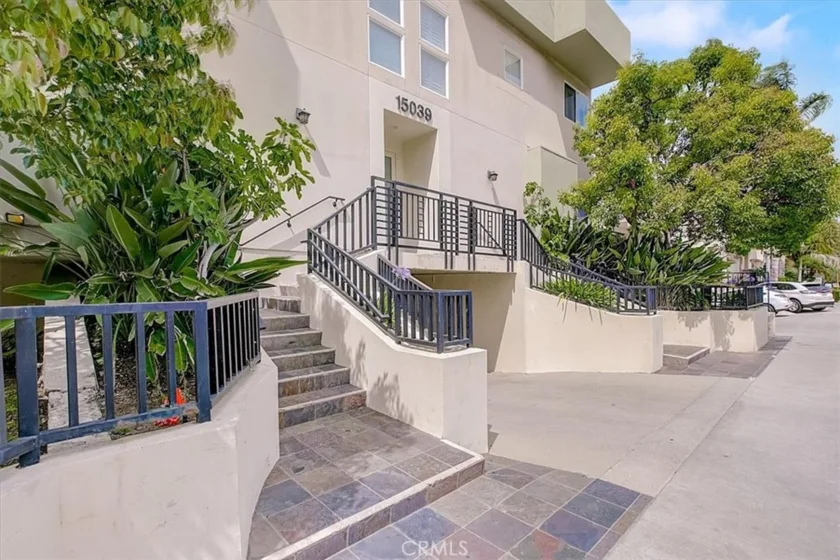 15039 Dickens Street #108 photo 1