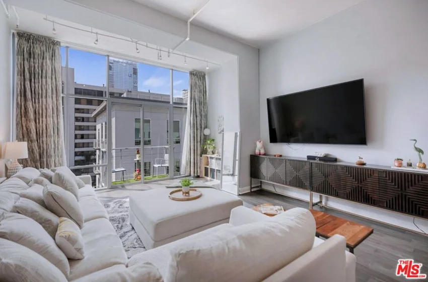 645 W 9th Street #740 photo 3