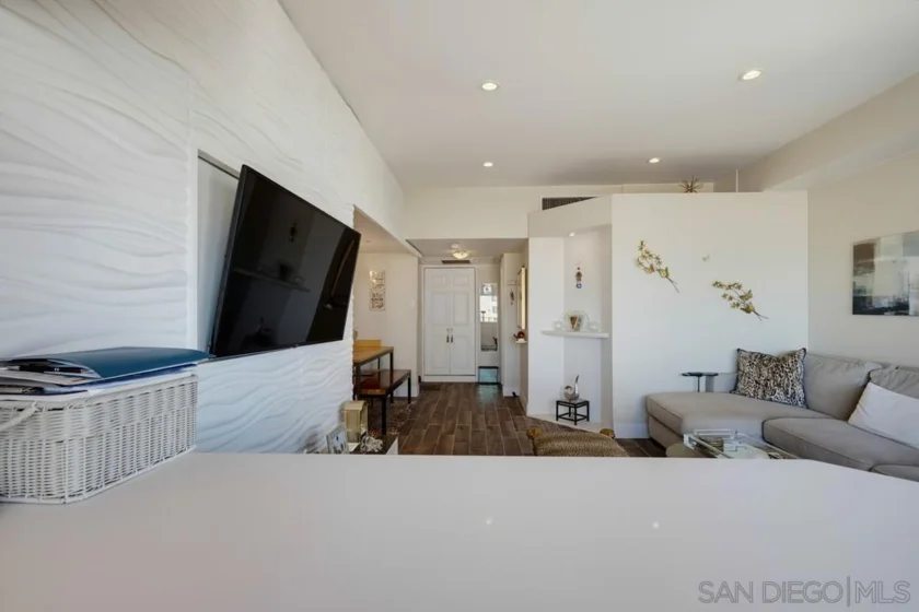 10501 Wilshire Boulevard #1005 photo 15