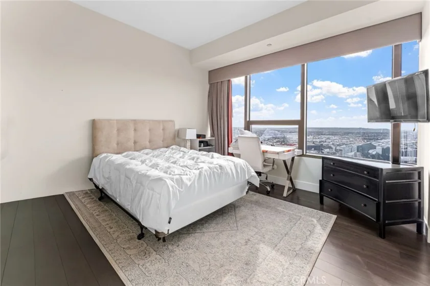 1100 Wilshire #2702 photo 9