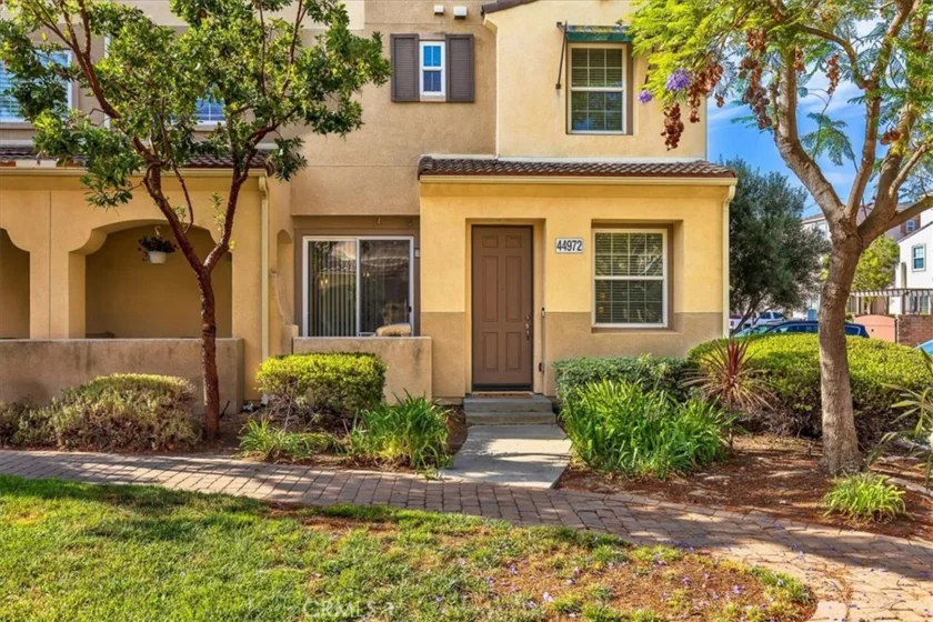 44972 Bellflower photo 1