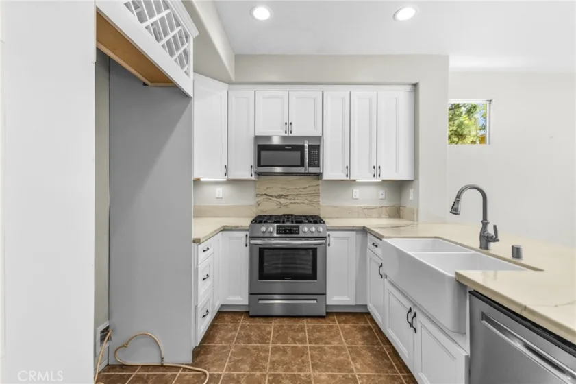28403 Ravenna photo 21