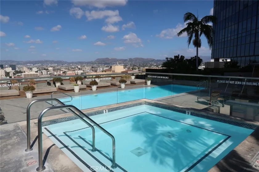1100 Wilshire photo 4