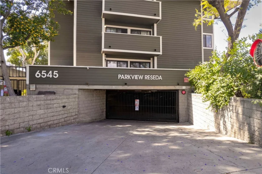 6545 Reseda Boulevard #8 photo 1