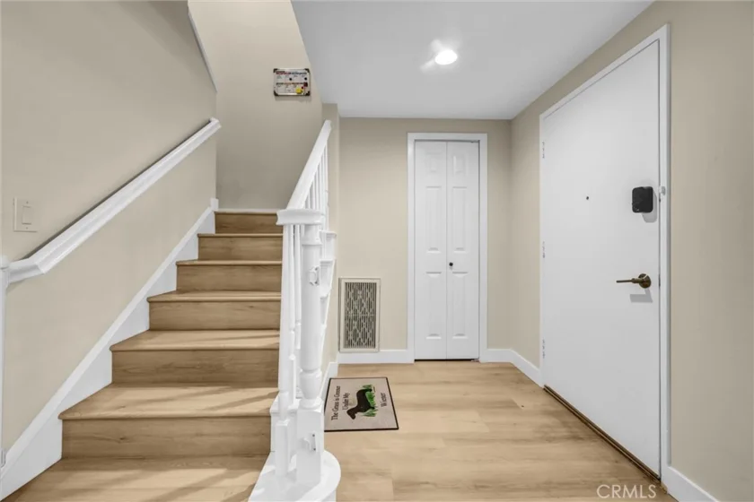 4657 Larwin Avenue photo 7