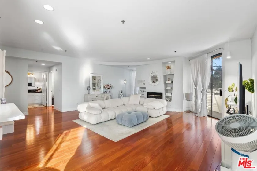 326 Westminster Avenue #304 photo 1