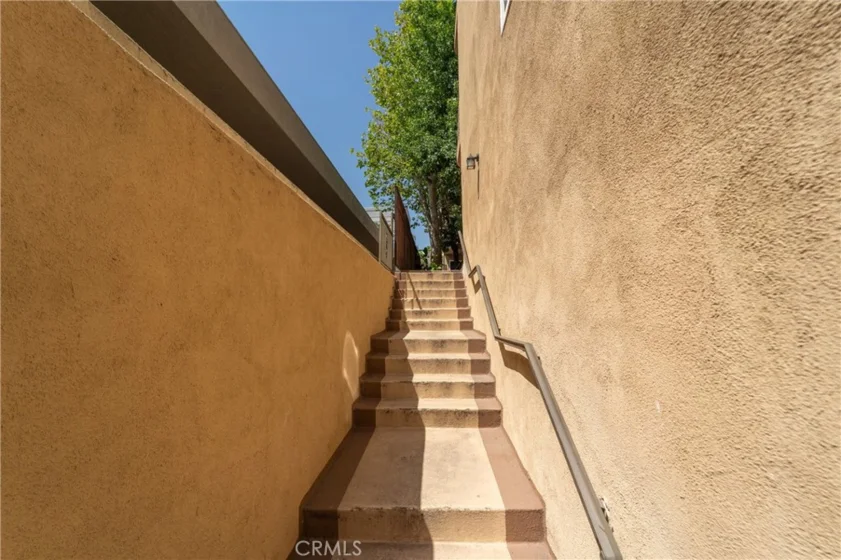 551 W Stocker Street #3 photo 34