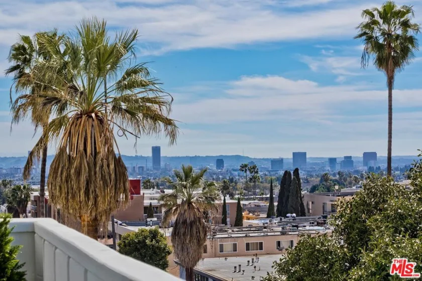 7135 Hollywood Boulevard #503 photo 1