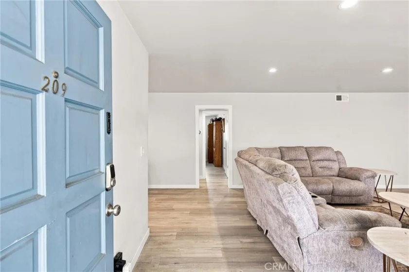 5354 Lindley Avenue #209 photo 6