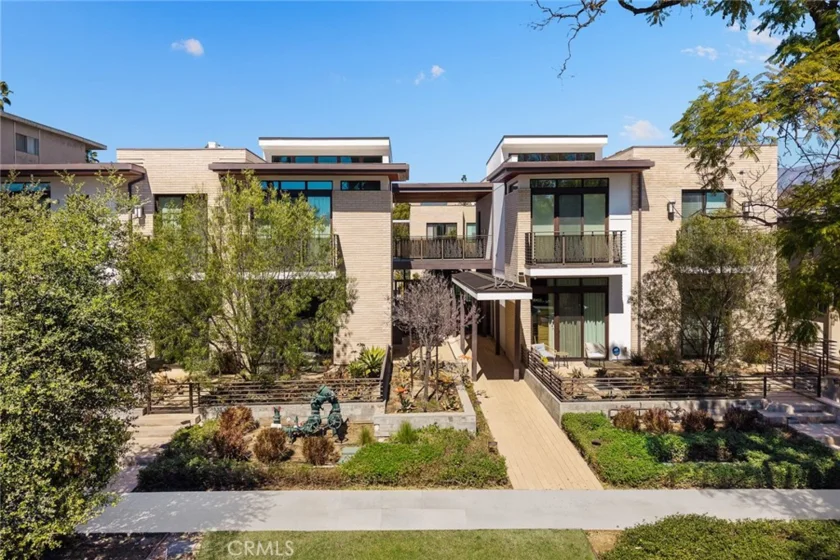 125 Hurlbut #209 photo 1