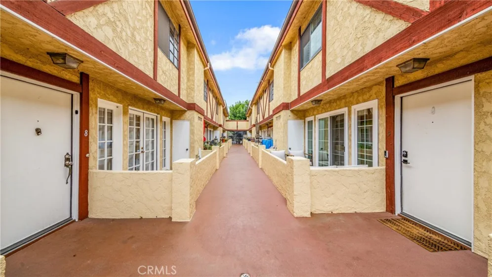 7422 Hazeltine photo 31