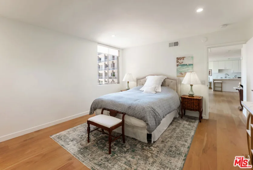 100 S Doheny Drive #811 photo 4