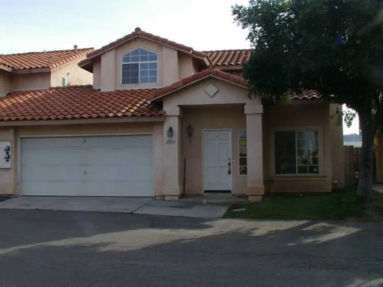 1557 Avenida Rosa photo 1