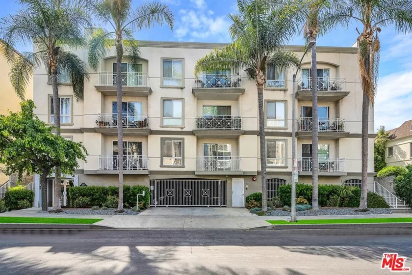 117 S Clark Drive #305 photo 1