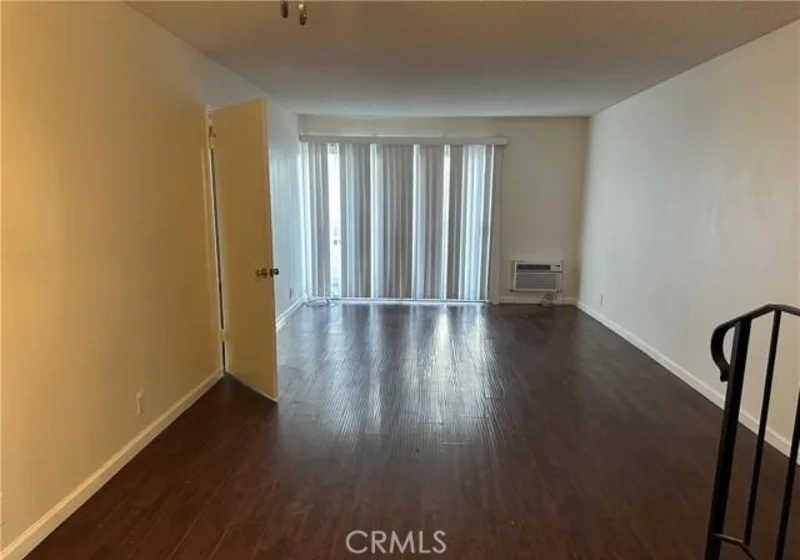 3565 Linden Avenue photo 2