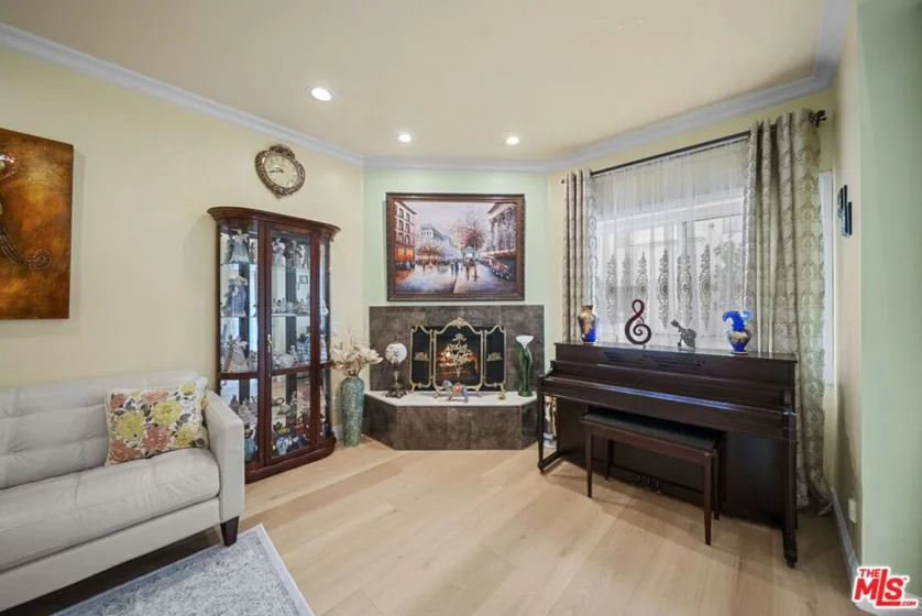 17914 Magnolia Boulevard #130 photo 4