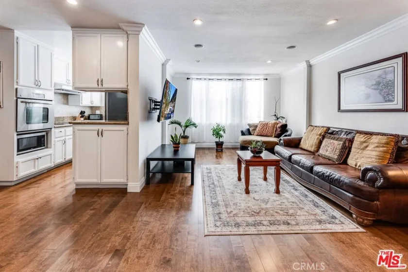 5429 Newcastle Avenue #313 photo 5