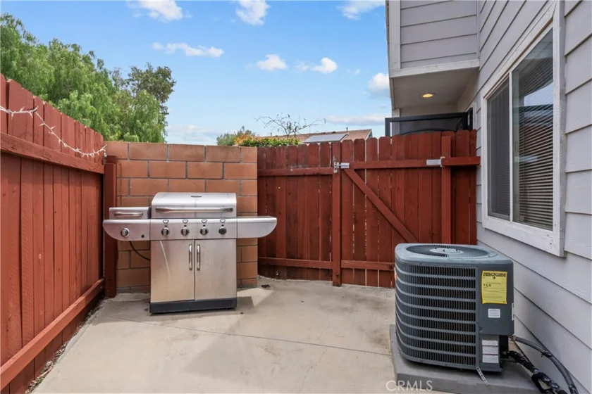 14552 Foothill photo 21