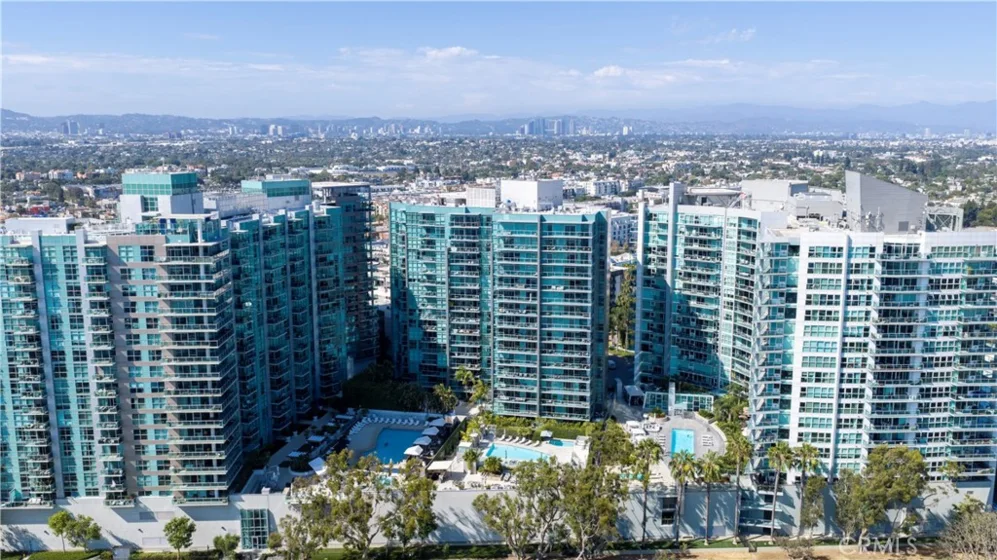 13650 Marina Pointe Drive #609 photo 4