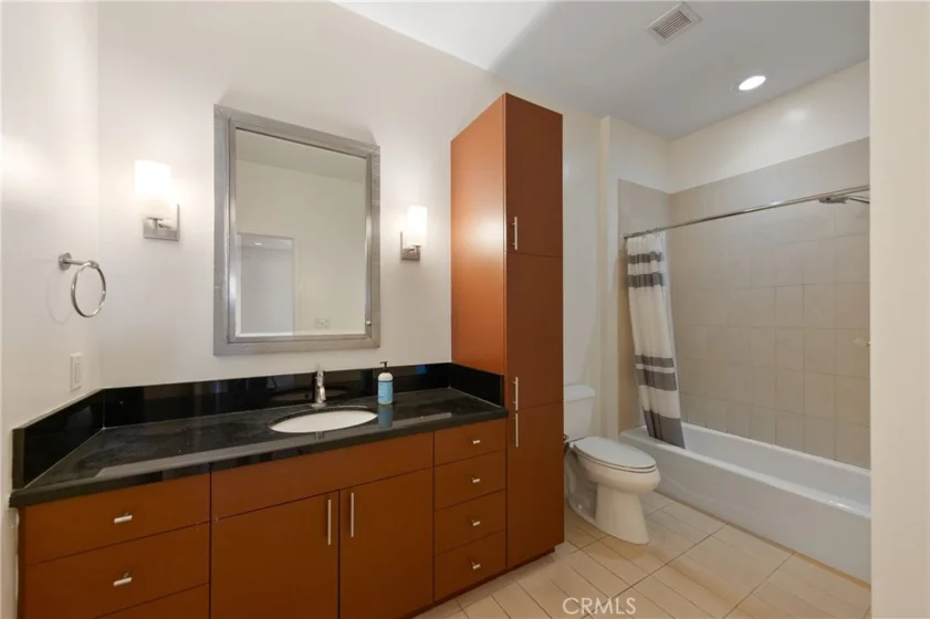 3810 Wilshire Boulevard #1811 photo 13