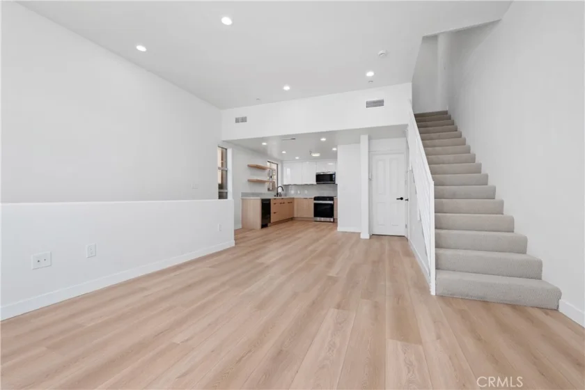 13440 Moorpark Street #101 photo 17