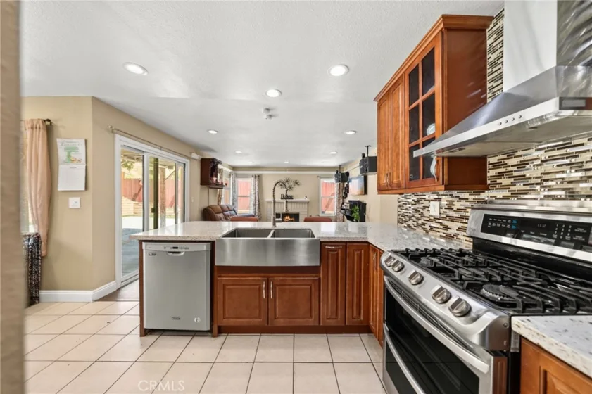 40661 Symeron Way photo 4