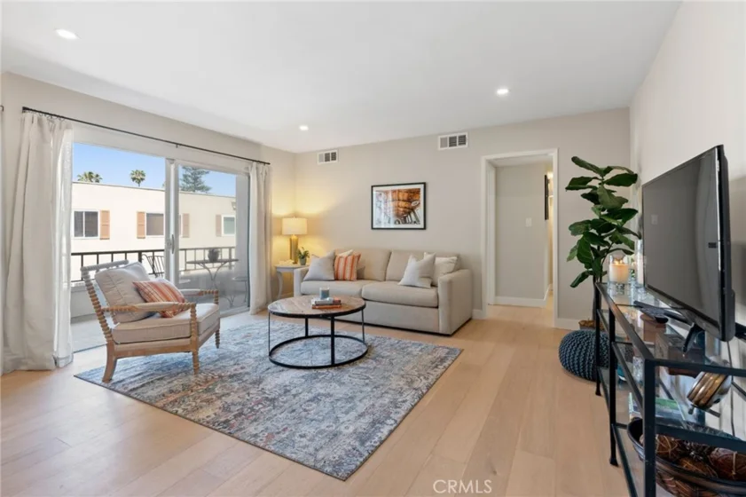 10707 Camarillo Street #314 photo 8