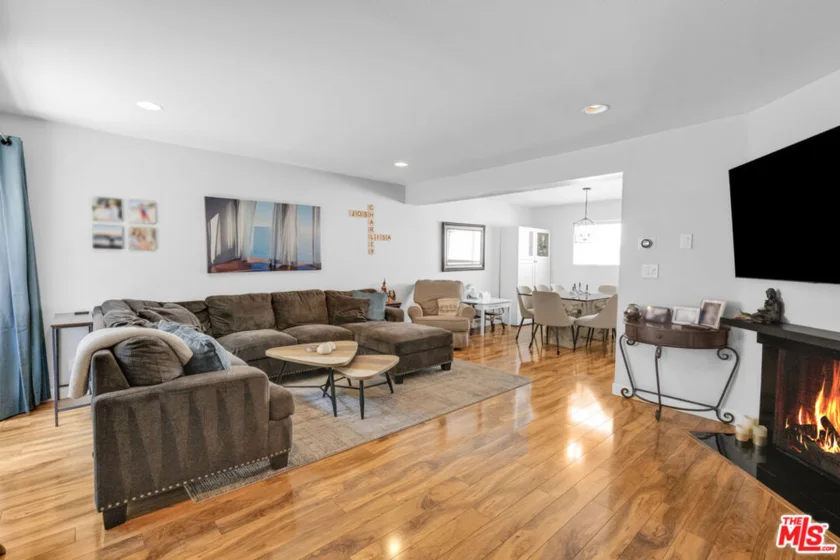 18550 Hatteras Street #100 photo 13