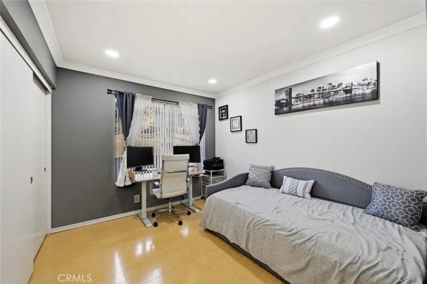 1016 Grape Street photo 20