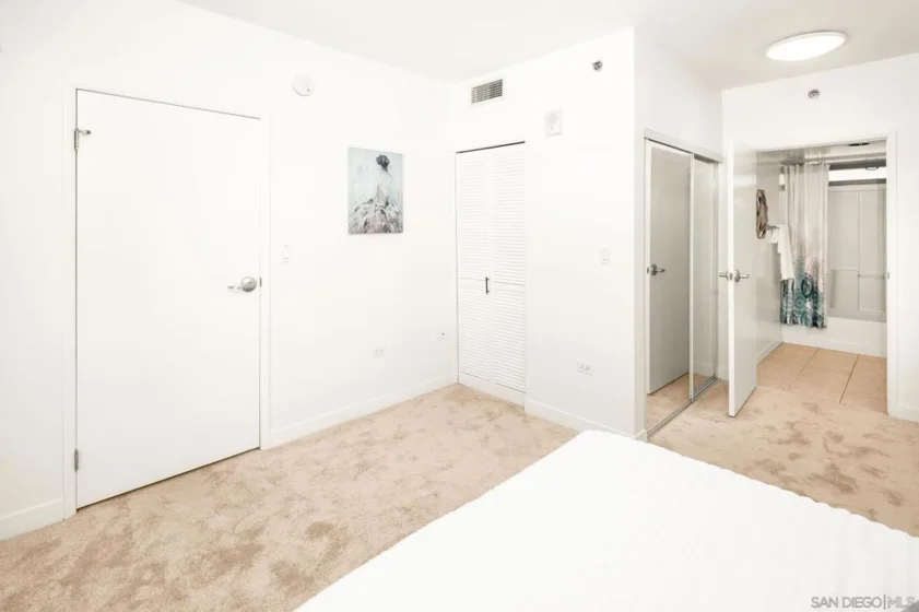 425 W Beech #327 photo 21