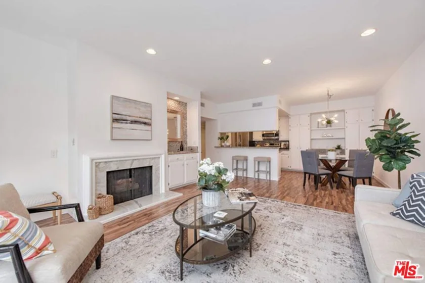 5139 Balboa Boulevard #203 photo 1