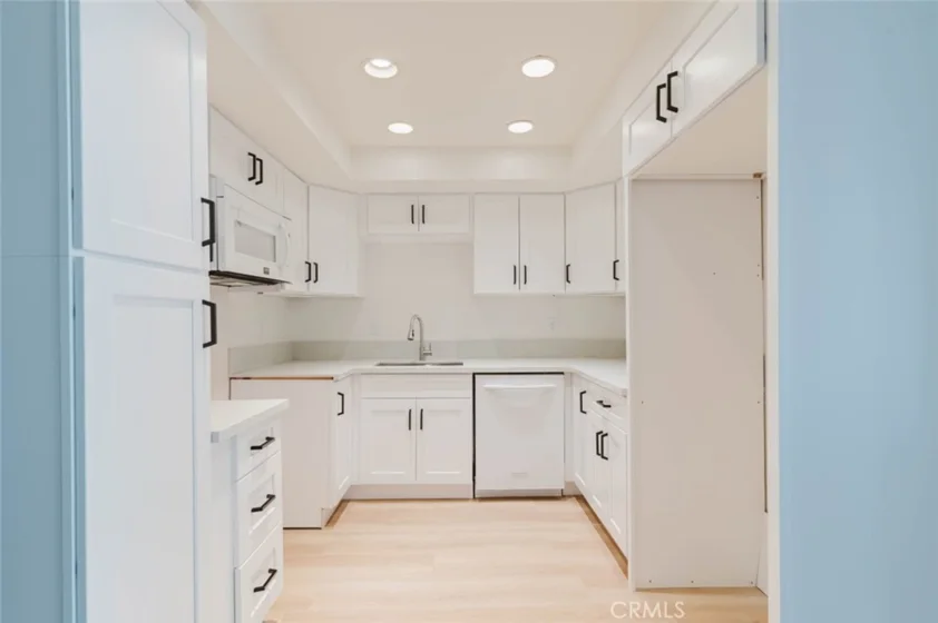 620 N Kenwood Street #208 photo 8