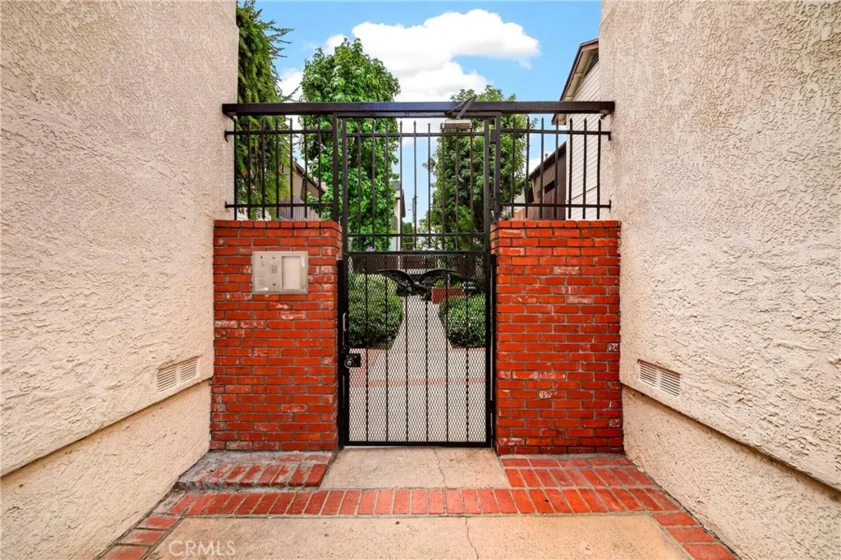15020 Victory Boulevard #104 photo 22