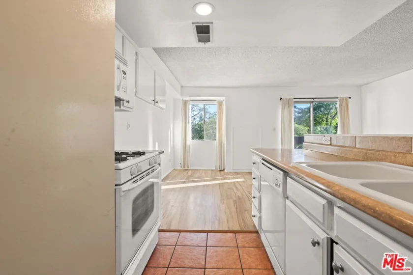 2700 Cahuenga Boulevard #2216 photo 10