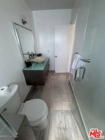 1328 Havenhurst Drive #202 photo 14