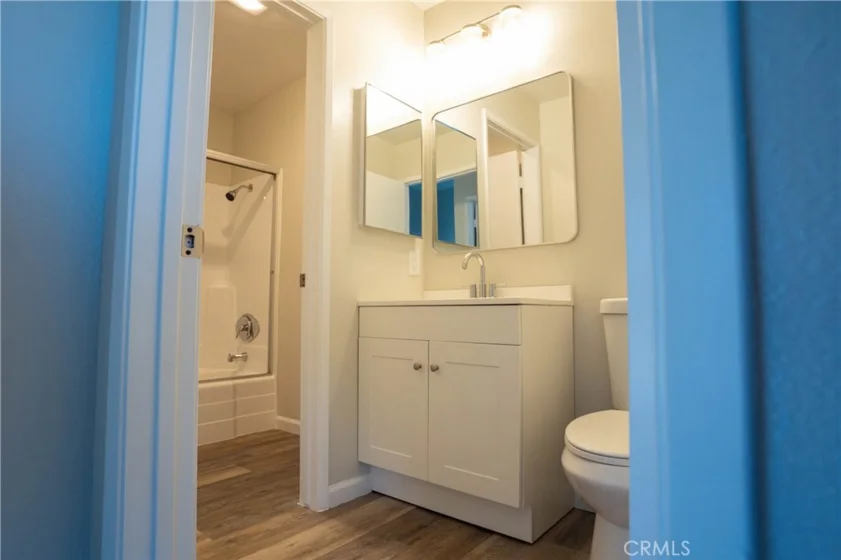 2055 Earl Glen photo 22