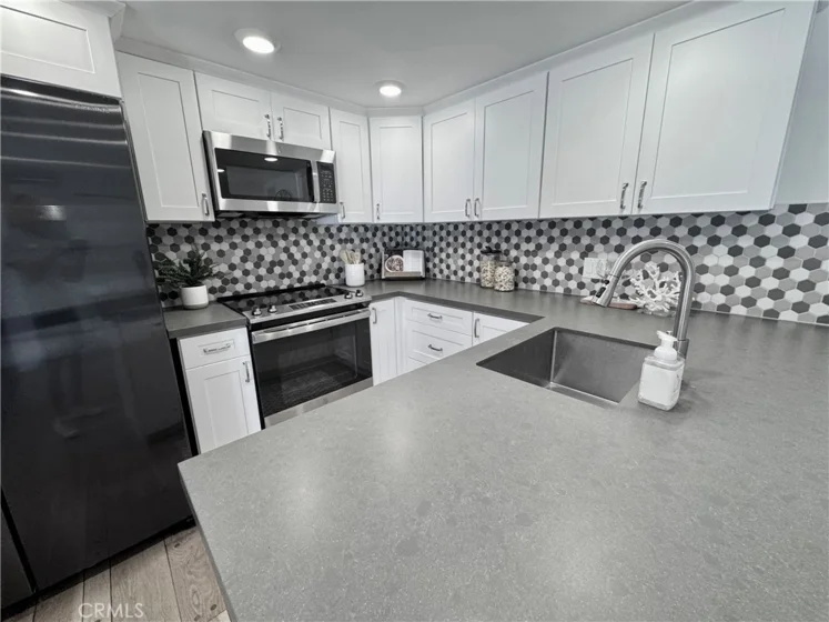 6126 N Marina Pacifica photo 9