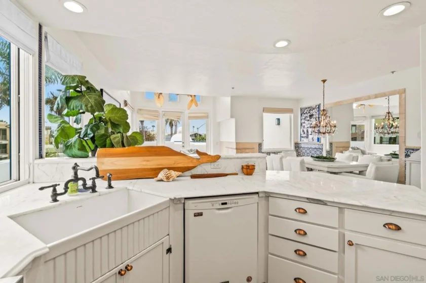 5437 La Jolla Boulevard photo 50